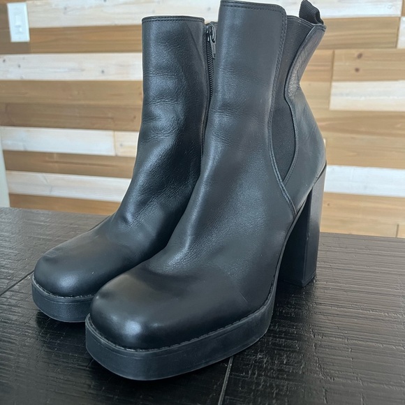 GB Gianni Bini Ah-Mazed Black Leather Platform Block Heel Booties SZ 8.5 Grunge - Picture 2 of 8